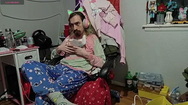 Snapshot of tallnerdyguy chatting on 02/16/26, 03:38 tallnerdyguy online show from 02/16/26, 03:38