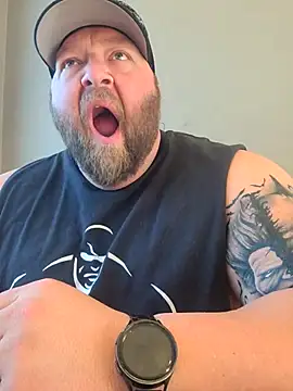 Snapshot of Strong_Bear89 chatting on 01/01/25, 10:24 Strong Bear89 online show from 01/01/25, 10:24