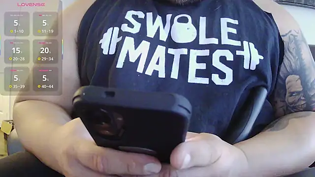 Snapshot of Strong_Bear89 chatting on 09/23/25, 01:07 Strong Bear89 online show from 09/23/25, 01:07