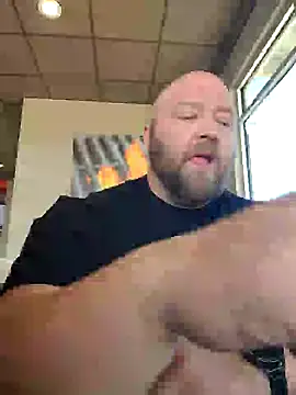 Snapshot of Strong_Bear89 chatting on 12/18/24, 07:19 Strong Bear89 online show from 12/18/24, 07:19