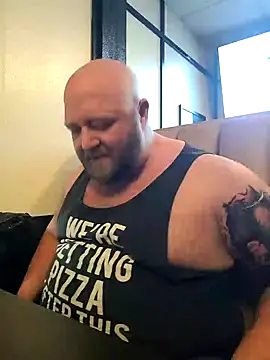 Snapshot of Strong_Bear89 chatting on 12/17/24, 09:16 Strong Bear89 online show from 12/17/24, 09:16