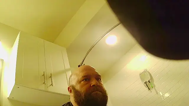 Strong Bear89 online show from 11/18/25, 08:01