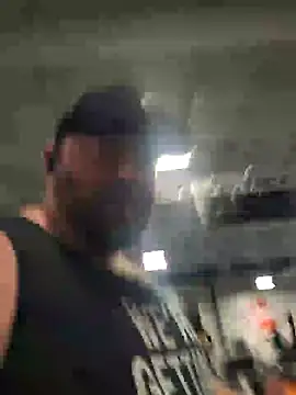 Snapshot of Strong_Bear89 chatting on 12/17/24, 06:35 Strong Bear89 online show from 12/17/24, 06:35