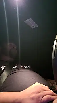 Snapshot of Strong_Bear89 chatting on 12/31/24, 07:20 Strong Bear89 online show from 12/31/24, 07:20