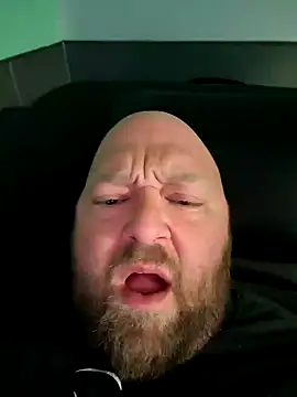 Snapshot of Strong_Bear89 chatting on 01/24/25, 09:17 Strong Bear89 online show from 01/24/25, 09:17