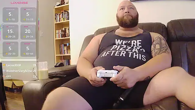 Snapshot of Strong_Bear89 chatting on 10/24/25, 01:21 Strong Bear89 online show from 10/24/25, 01:21