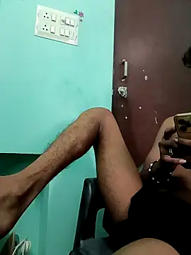 Snapshot of blr_boi chatting on 10/23/25, 06:23 blr boi online show from 10/23/25, 06:23
