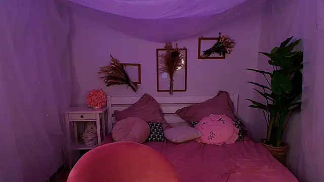 Snapshot of margeriTirell chatting on 11/08/25, 02:48 margeriTirell online show from 11/08/25, 02:48