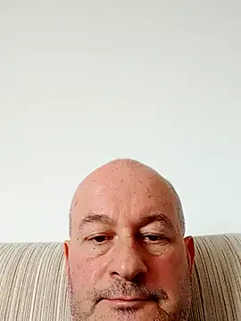 Snapshot of DADDYfucks2015 chatting on 02/11/25, 11:31 DADDYfucks2015 online show from 02/11/25, 11:31