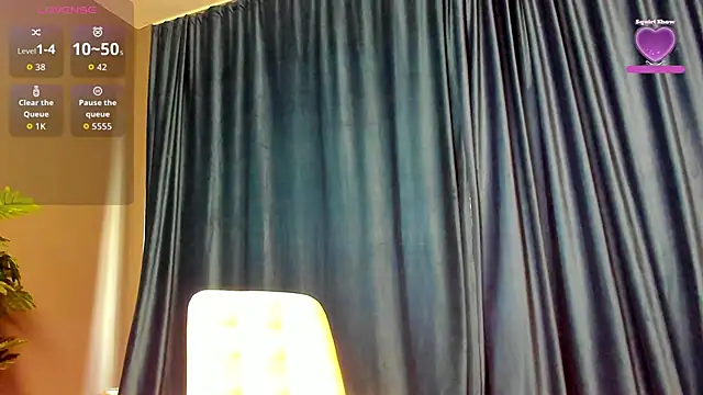 LaurynCopper online show from 10/28/25, 08:02