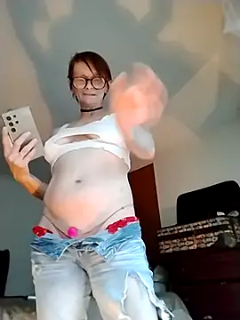 Snapshot of ivylee31 chatting on 03/17/25, 11:57 ivylee31 online show from 03/17/25, 11:57