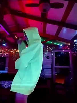 Snapshot of ivylee31 chatting on 02/15/25, 04:36 ivylee31 online show from 02/15/25, 04:36