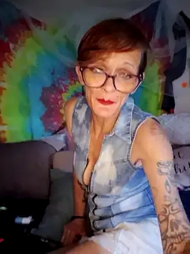Snapshot of ivylee31 chatting on 06/25/26, 10:37 ivylee31 online show from 06/25/26, 10:37