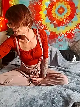 Snapshot of ivylee31 chatting on 11/06/25, 08:24 ivylee31 online show from 11/06/25, 08:24