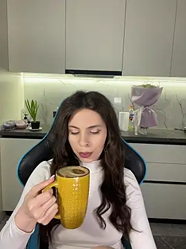 CurlyLara online show from 04/11/26, 04:42