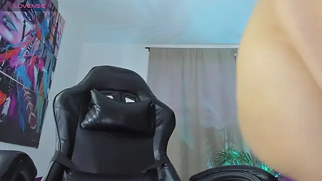 lunoxx  online show from 12/15/25, 04:29