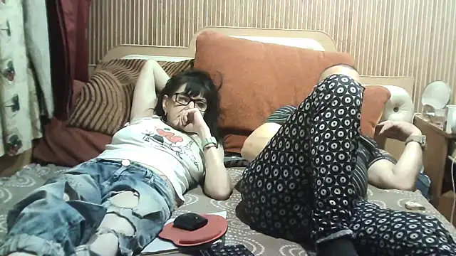 Snapshot of AlanaLaDream chatting on 10/03/25, 04:30 AlanaLaDream online show from 10/03/25, 04:30