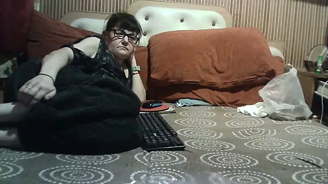 Snapshot of AlanaLaDream chatting on 10/24/25, 07:02 AlanaLaDream online show from 10/24/25, 07:02