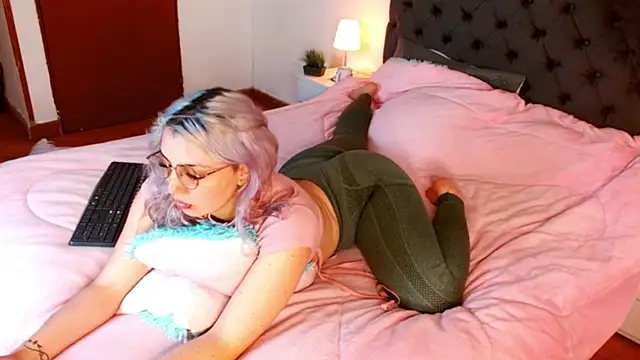 Thea Aphros  online show from 11/25/25, 04:24