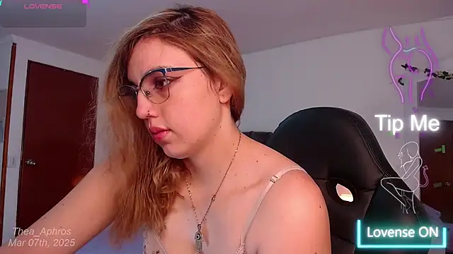 Snapshot of Thea_Aphros_ chatting on 03/08/25, 02:34 Thea Aphros online show from 03/08/25, 02:34
