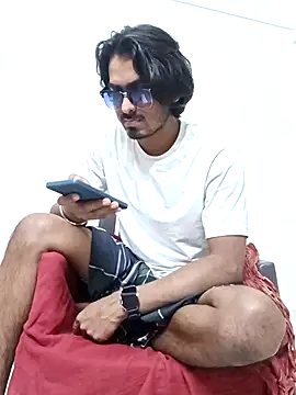 Snapshot of Samser0403 chatting on 11/19/25, 05:57 Samser0403 online show from 11/19/25, 05:57