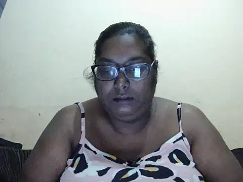 Snapshot of Sexy_Tigress26 chatting on 10/19/25, 09:39 Sexy Tigress26 online show from 10/19/25, 09:39