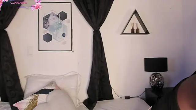 Khenta Michells online show from 03/19/26, 10:26