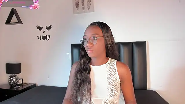 Snapshot of Khenta_Michells chatting on 10/27/25, 11:11 Khenta Michells online show from 10/27/25, 11:11