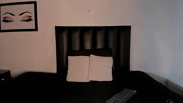 Snapshot of Khenta_Michells chatting on 11/25/25, 10:37 Khenta Michells online show from 11/25/25, 10:37