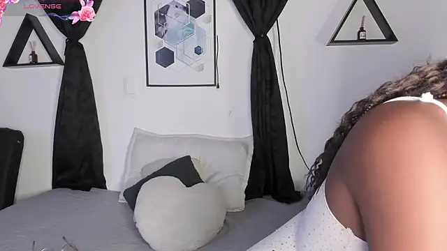 Khenta Michells online show from 03/12/26, 10:41