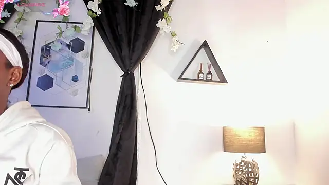 Snapshot of Khenta_Michells chatting on 05/05/26, 10:29 Khenta Michells online show from 05/05/26, 10:29