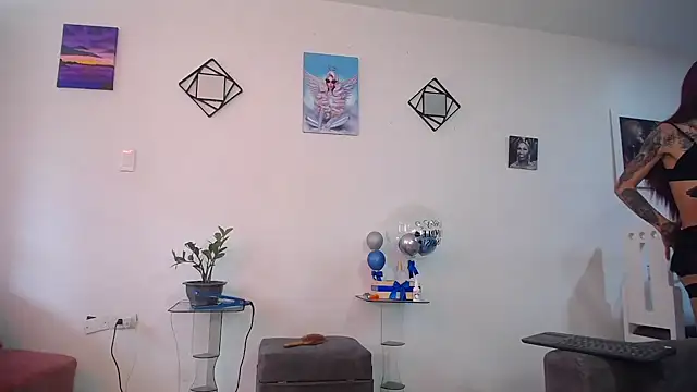 vixenxqueens online show from 09/18/25, 07:50
