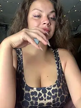 Snapshot of Sweeeeet_Candy chatting on 06/19/26, 02:06 Sweeeeet Candy online show from 06/19/26, 02:06