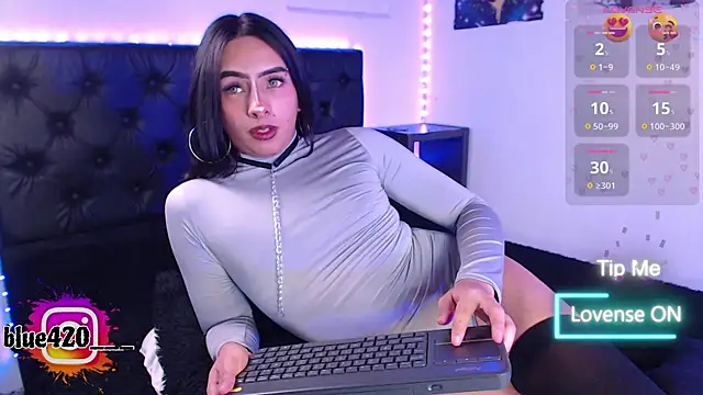 Skyler  blue4 online show from 11/12/25, 09:07