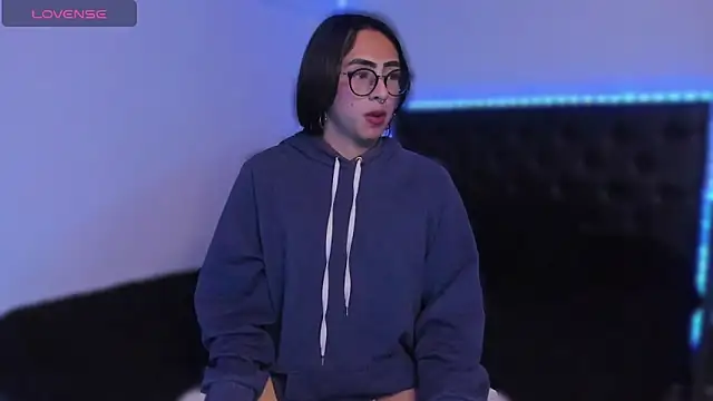 Skyler  blue4 online show from 03/01/25, 04:04