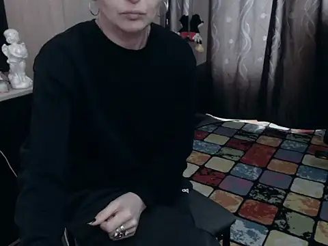 Snapshot of HornyClitX chatting on 02/16/25, 12:21 HornyClitX online show from 02/16/25, 12:21