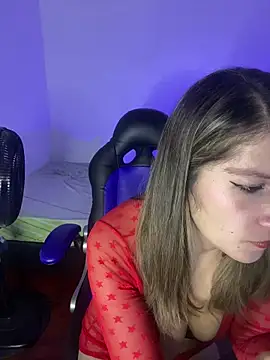 Snapshot of gwen_ashly chatting on 06/10/26, 05:30 gwen ashly online show from 06/10/26, 05:30