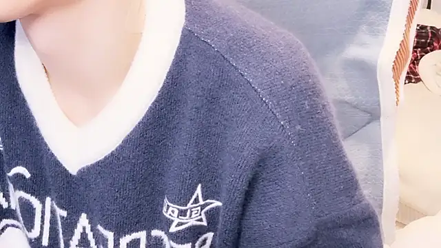 Im IVE LOVE online show from 12/17/25, 06:29