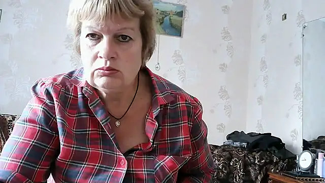 Snapshot of Ettie_Tonia chatting on 10/14/25, 07:42 Ettie Tonia online show from 10/14/25, 07:42