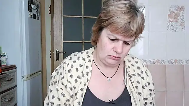 Snapshot of Ettie_Tonia chatting on 02/15/25, 01:16 Ettie Tonia online show from 02/15/25, 01:16