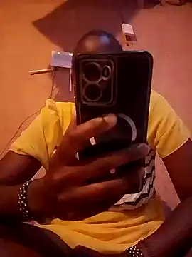 Snapshot of QUEEN-NAIMA chatting on 09/25/25, 02:45 QUEEN-NAIMA online show from 09/25/25, 02:45