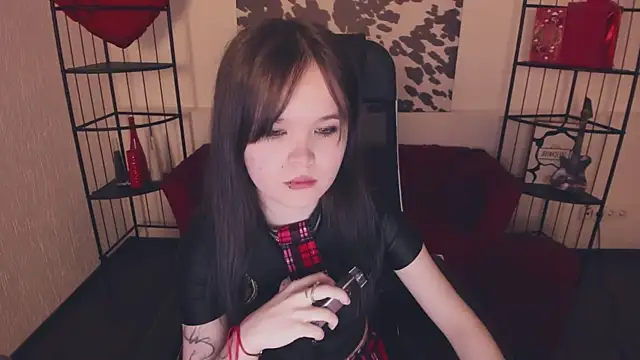 Elainebeness online show from 04/07/26, 07:48