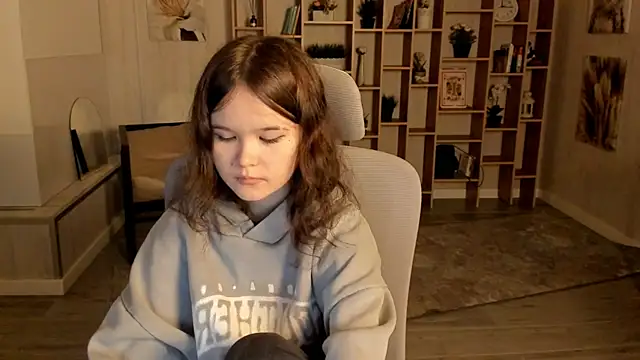 Elainebeness online show from 09/16/25, 07:04