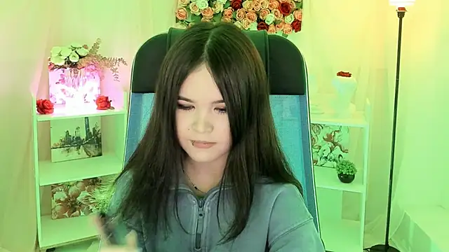 Elainebeness online show from 11/15/25, 10:25