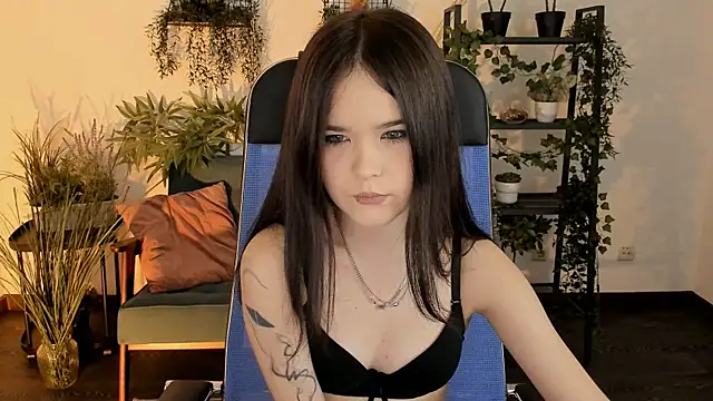 Elainebeness online show from 12/16/25, 07:07