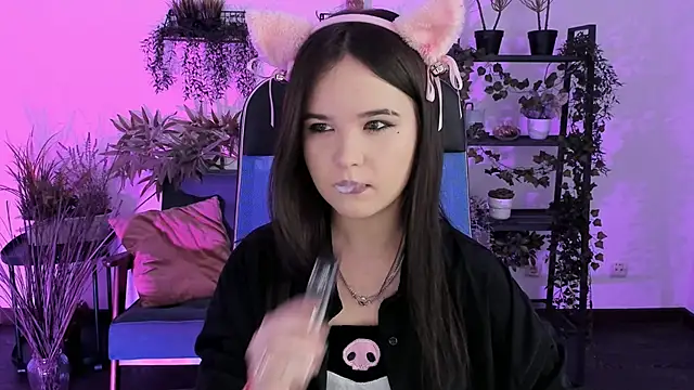 Elainebeness online show from 12/17/25, 08:14