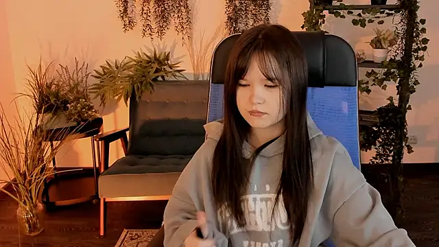 Elainebeness online show from 02/10/26, 07:35