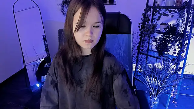 Elainebeness online show from 04/15/26, 10:32