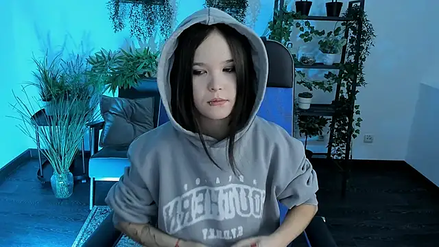 Elainebeness online show from 12/21/25, 07:26