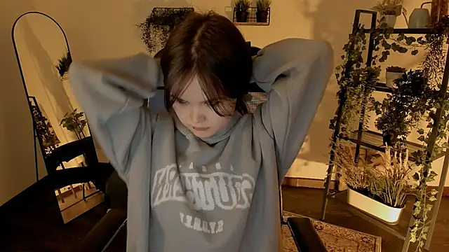 Elainebeness online show from 04/12/26, 10:13